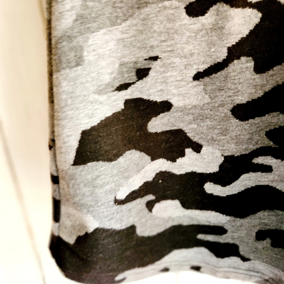 Papillon Sweatshirt Dress sz S NWT Black & Gray Camo - Picture 4 of 12